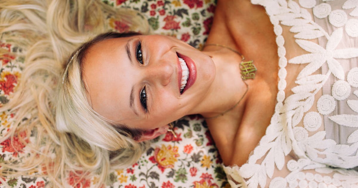 35 Instagram Captions For Ice Blonde Hair Because It S So In Right Now