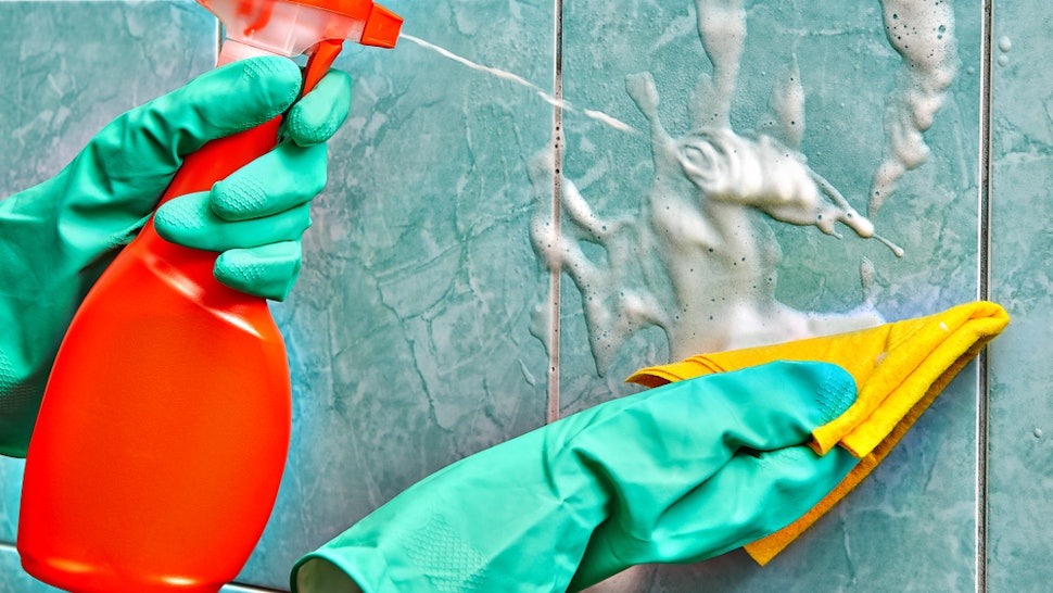 The 4 Best Shower Cleaners For Mold And Mildew