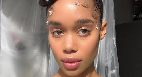 A selfie of a young woman with natural hairstyle