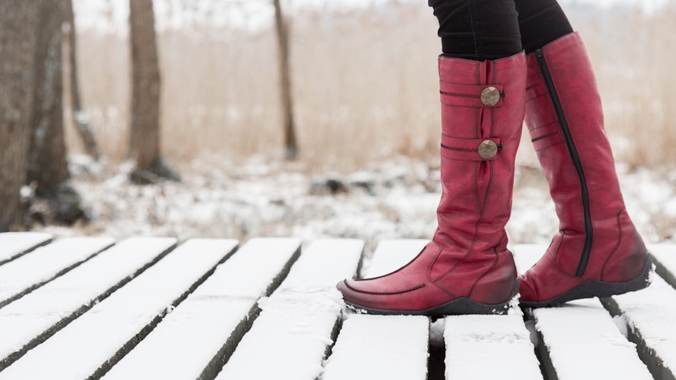 walking boots winter snow shutterstock