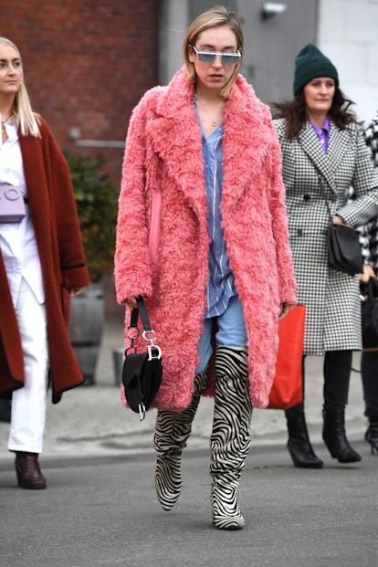 How To Style A Statement Coat: 16 Cool Outfit Ideas That Aren't ...