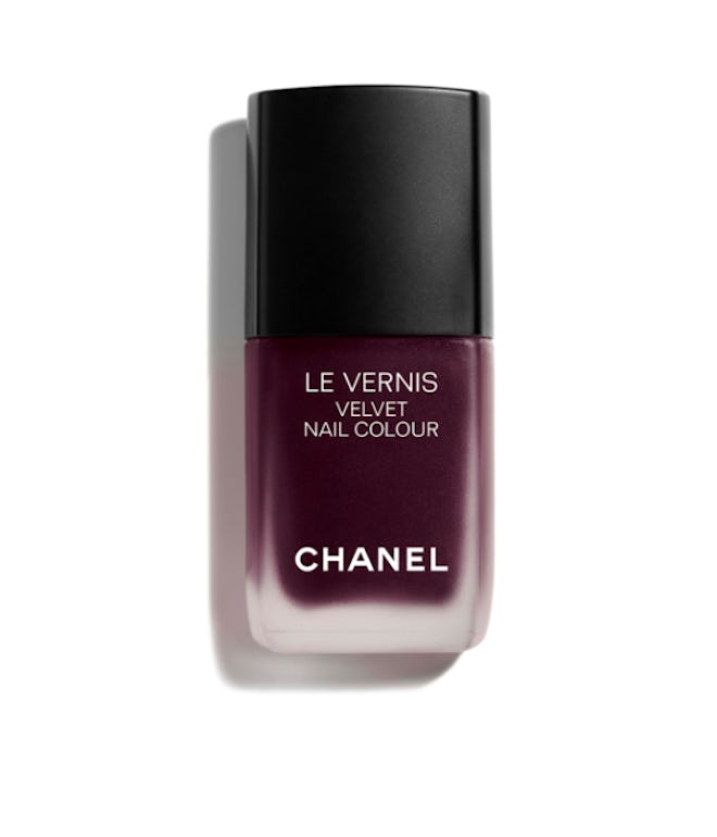 Le Vernis Velvet Nail Color in Profoundeur