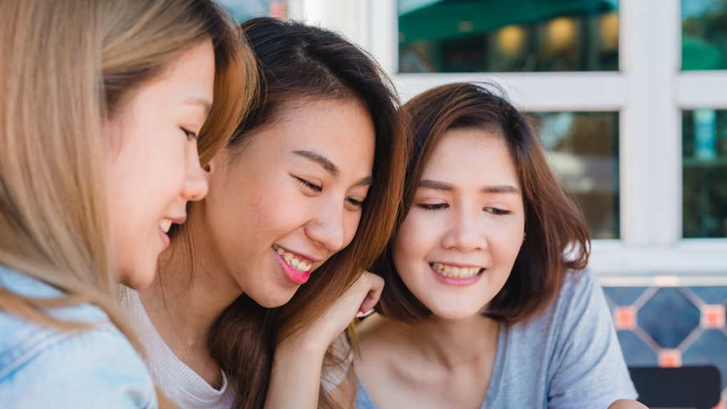 75 Group Chat Names For Cousins To Send Throwbacks To Your