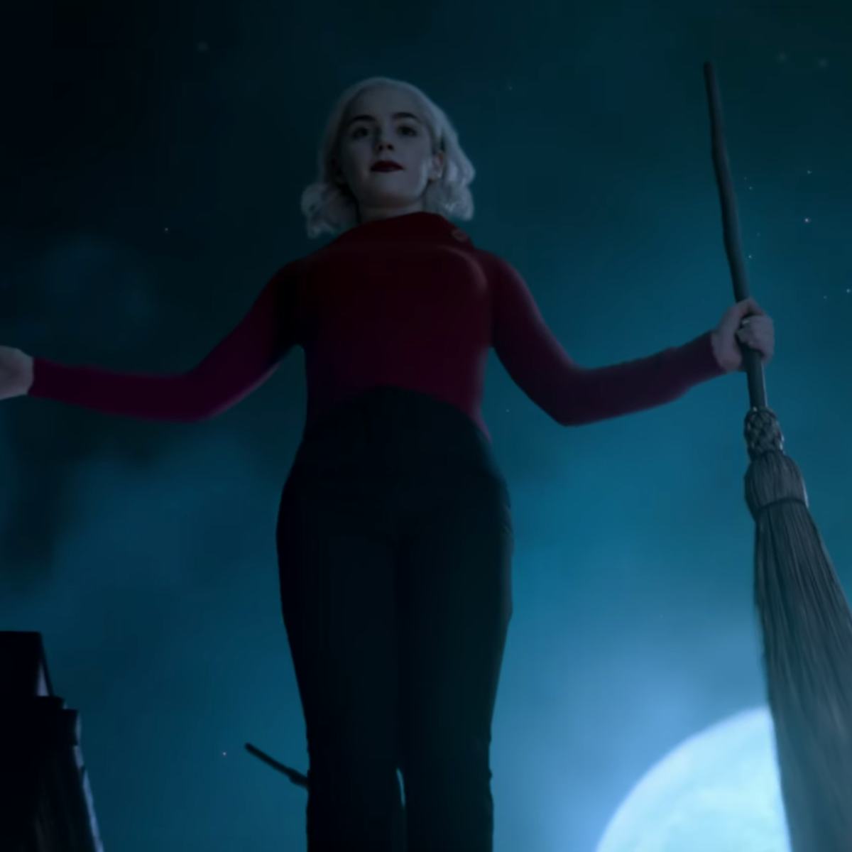 Yalangoch kino yulduzlarining fotosuratlari Qiz vannaxonada yoqib yuborilgan