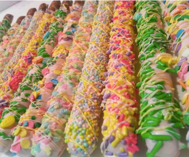 Easter Chocolate-Covered Pretzels (13-pack)