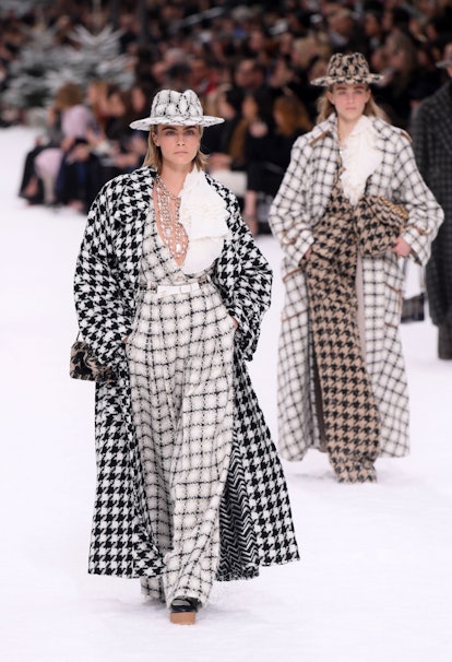 Chanel's Fall 2019 Runway Show Was An Emotional Farewell To Designer ...