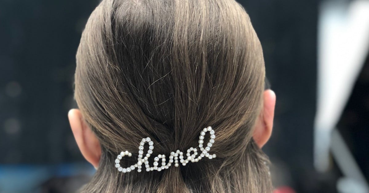 Chanel S Pearl Hair Clip Broke The Internet You Can Get The Look With These Alternatives Chanel S Pearl Hair Clip Broke The Internet You Can Get The Look With These Alternatives