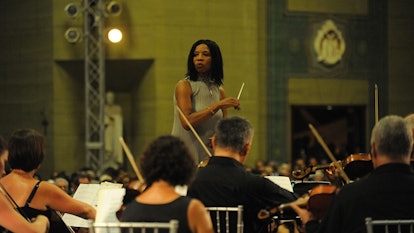 Shirley Thompson conducts an orchestra
