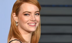 Emma Stone with a copper eyeshadow and her hair down at a red carpet