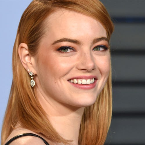 Emma Stone with a copper eyeshadow and her hair down at a red carpet