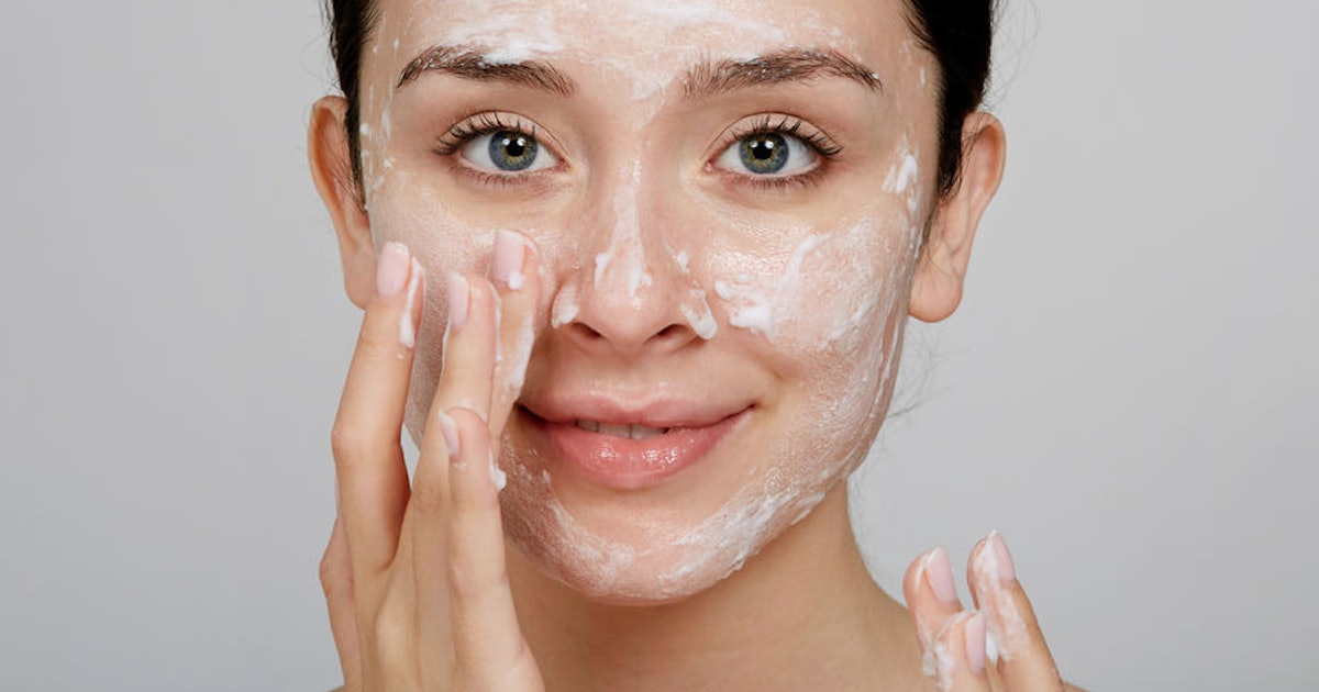 19 Natural & Easy Ways To Get Rid Of Acne Using Things You Probably ...