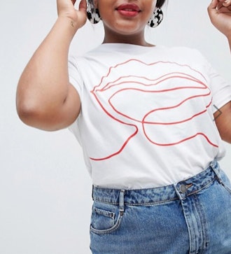 Curve T-Shirt with Scribble Lips Print