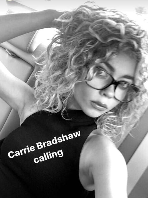 Is Sarah Hyland S Hair Permed The Actor Debuted Her Naturally