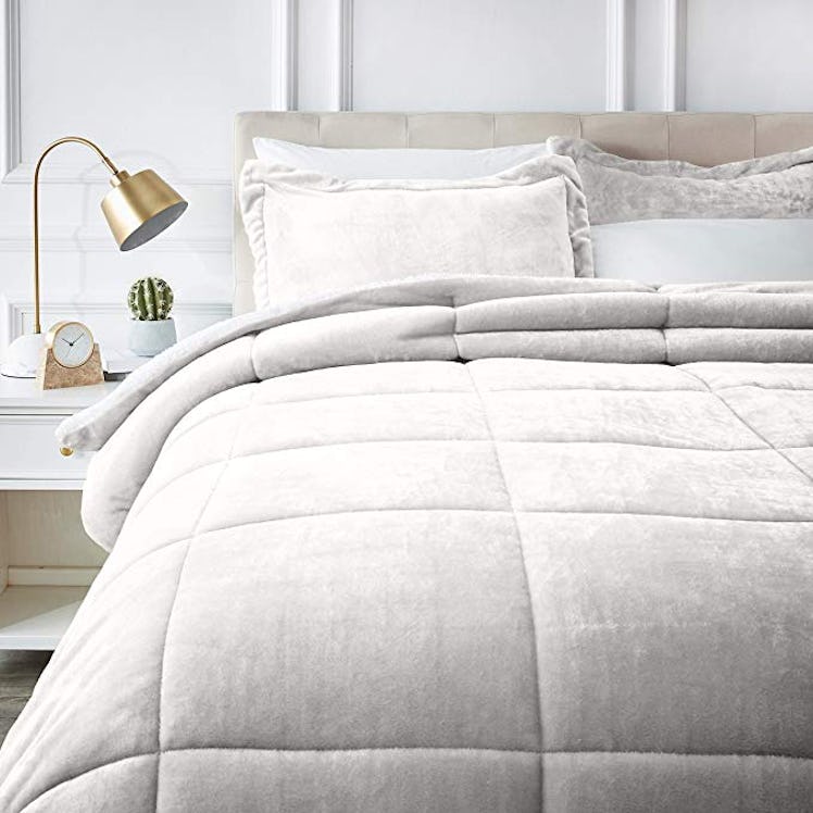 AmazonBasics Micromink Sherpa Comforter Set