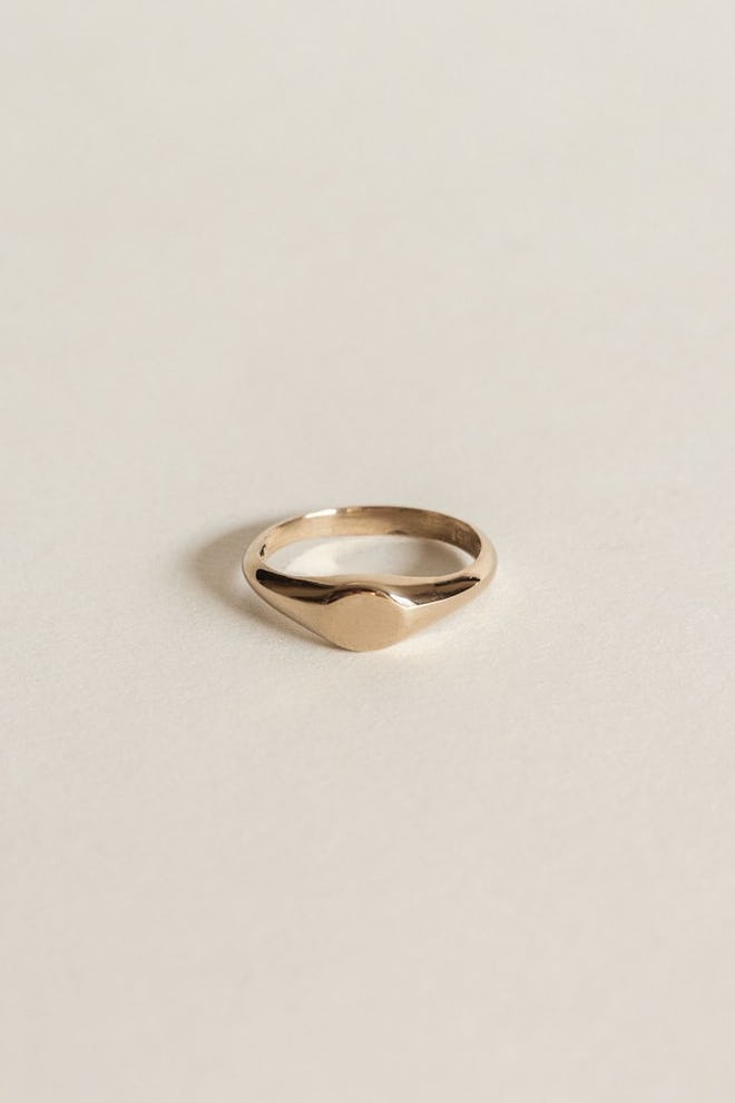 Petite Signet Ring 