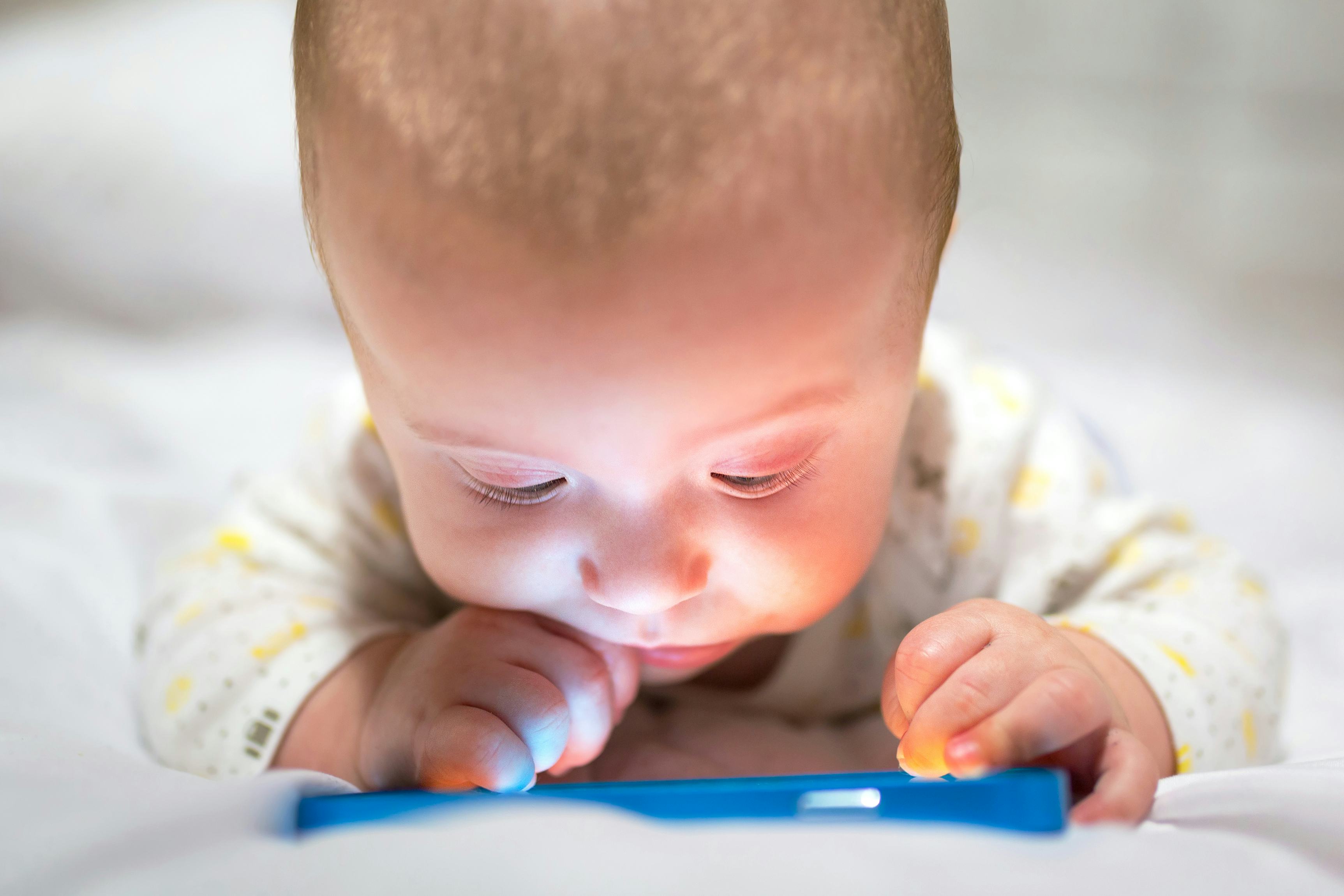 WHO's Screen Time Guidelines For Babies & Kids Under 5 May Be A Game