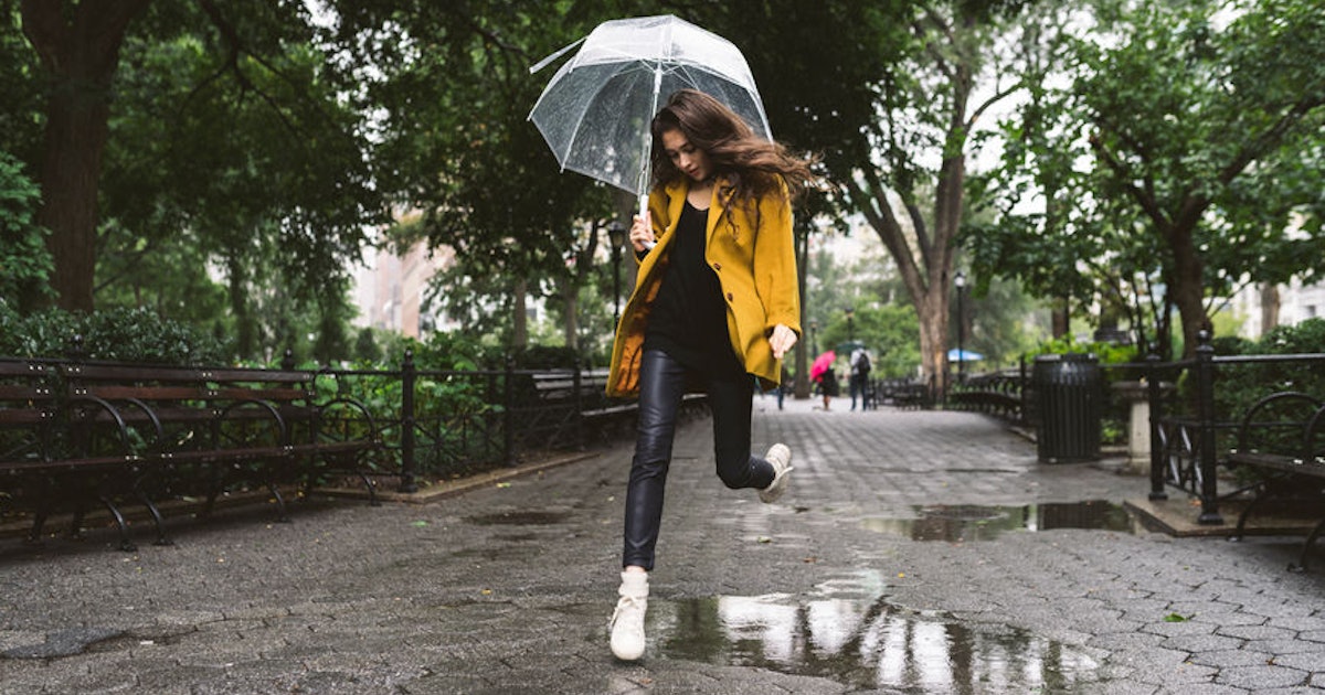 25 Captions For Umbrella Pics That'll Make A Splash On Your Feed