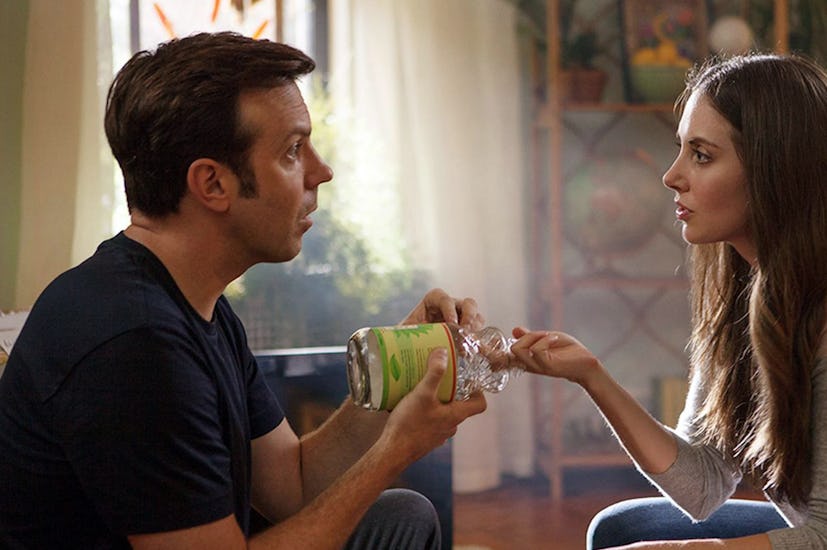 A scene from Sleeping with Other People showing Jason Sudeikis and Alison Brie talking 