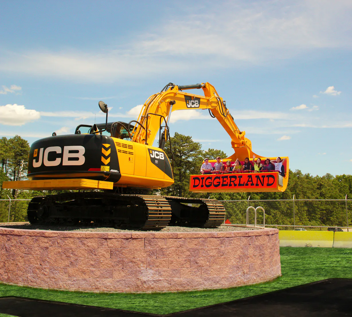 Diggerland Is The Theme Park Of Your Truck Obsessed Kid s Dreams TBH diggerland-is-the-theme-park-of-your-truck-obsessed-kid-s-dreams-tbh