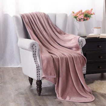 Exclusivo Mezcla Luxury Plush Throw Blanket