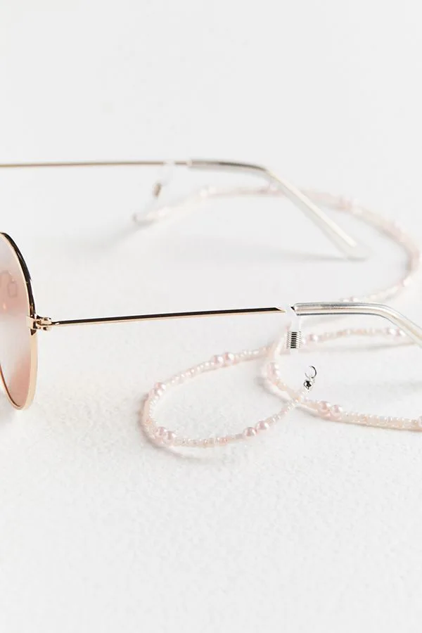 Gigi Hadid S Sunglasses Chain Is A Fresh Take On Pearls For Spring