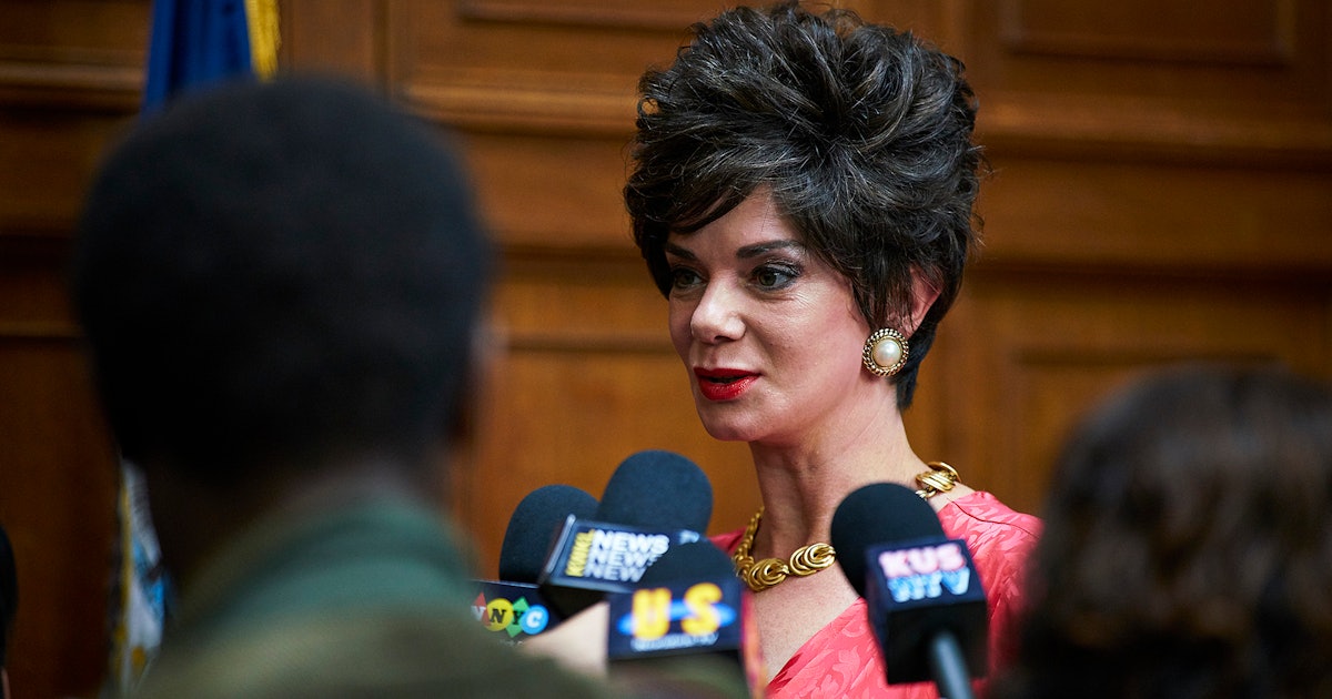 Who Is Victoria Hamilton The Urban Myths Joan Collins Actress Has Experience Playing Legendary Women