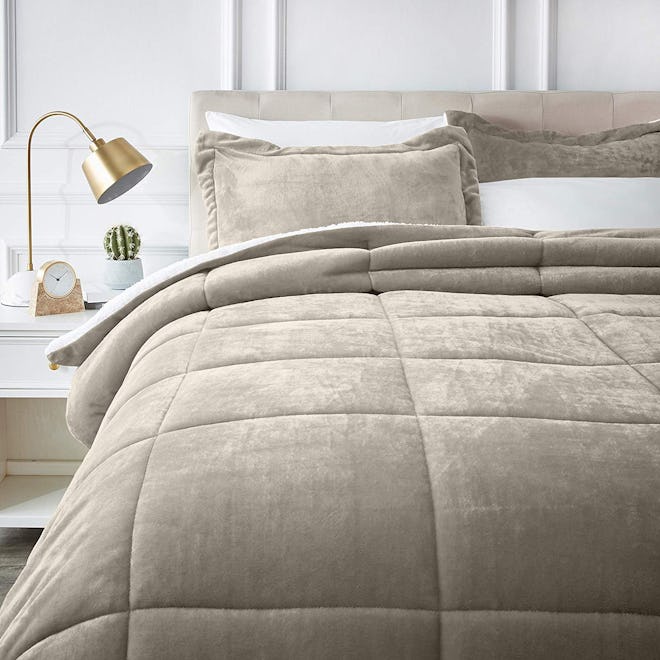 AmazonBasics Micromink Sherpa Comforter Set