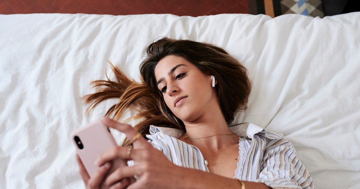 Here's How Texting Changes When You Define The Relationship, According ...