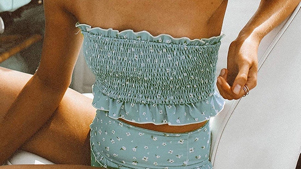 A model wearing the Aleumdr Women's Bandeau Bikini