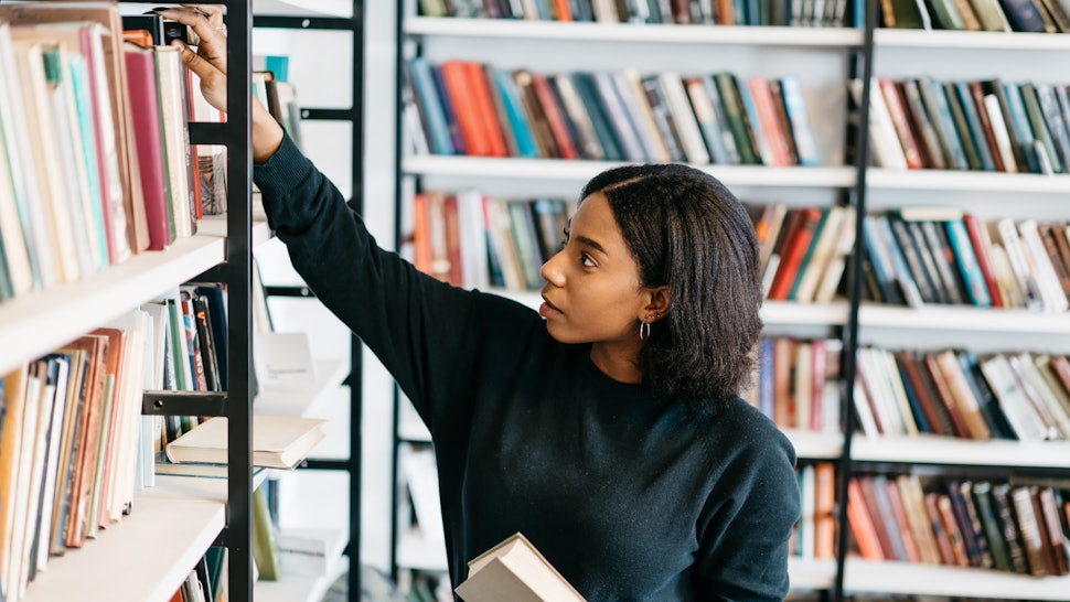 15 Ways To Organize Your Bookshelves For Every Personality Type