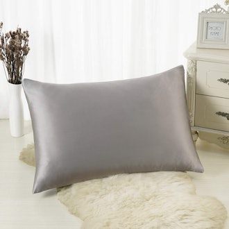 ALASKA BEAR  Natural Silk Hypoallergenic Pillowcase, Queen