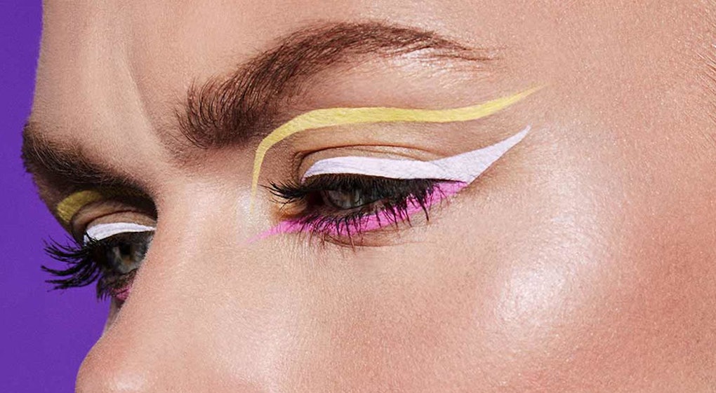 The Best Colorful Eyeliners For Summer 2019 & How To Wear Them, According  To Makeup Artists