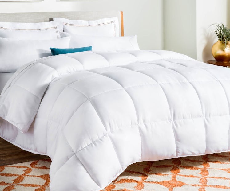 Linenspa All-Season White Down Alternative Quilted Comforter