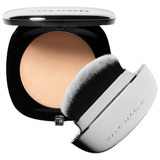 Accomplice Instant Blurring Beauty powder