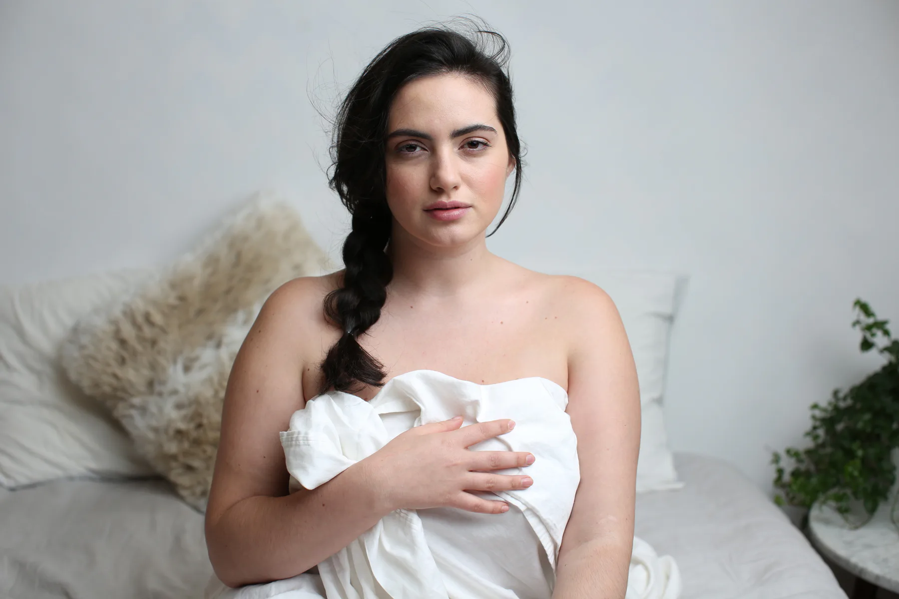How To Feel More Comfortable Being Naked Around Someone New, According