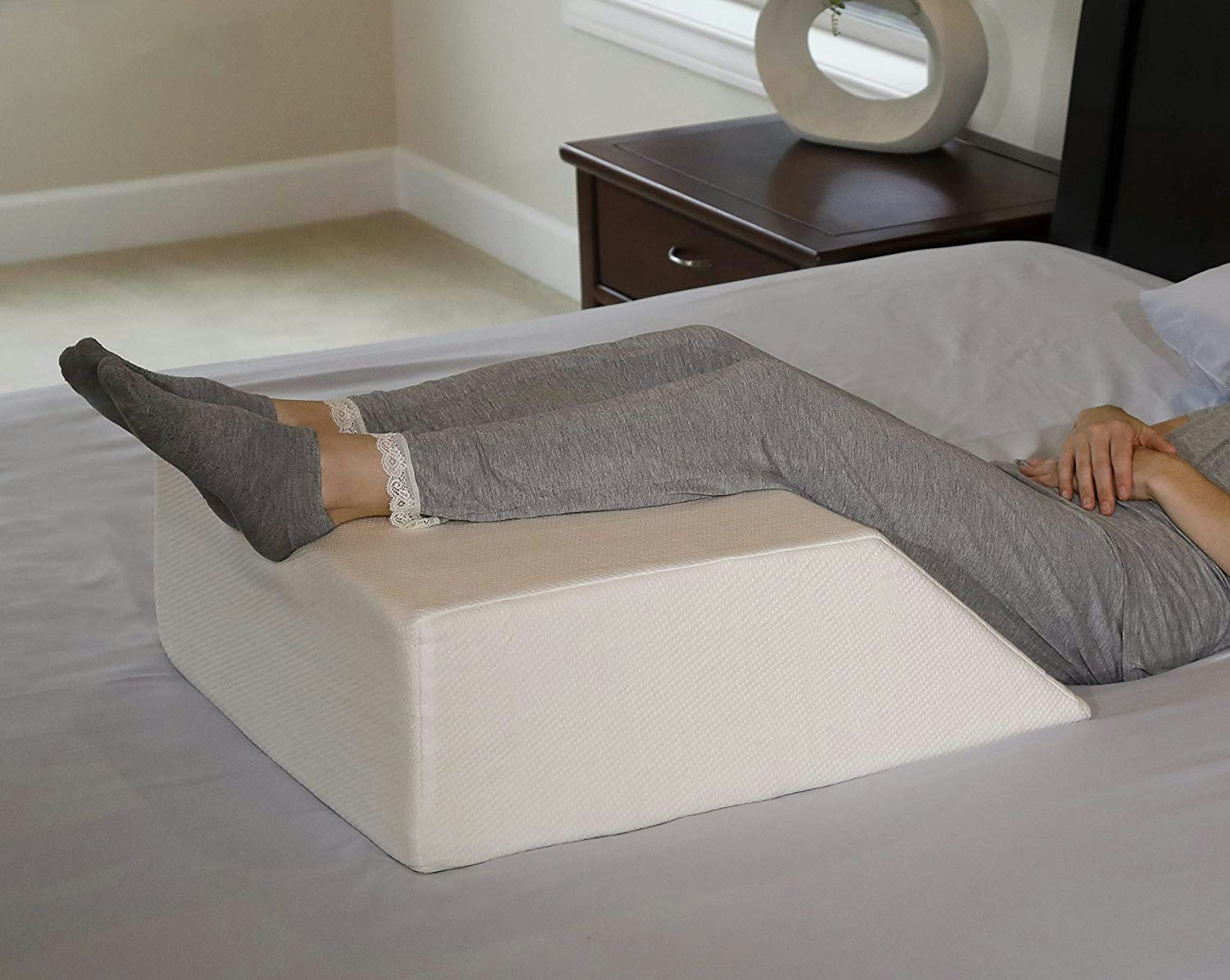 WEDGE FOAM PILLOW:-Ideal For Bed-bound And Elderly People With Back Problems.