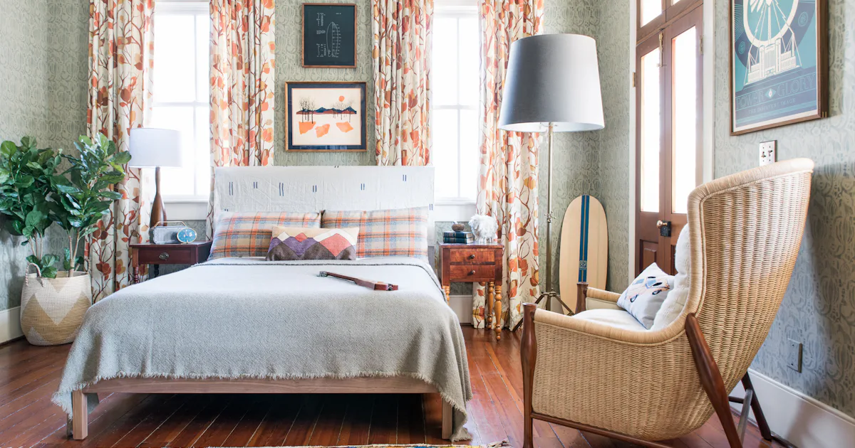 How To Mix Home Decor Prints, According To Interior Designers