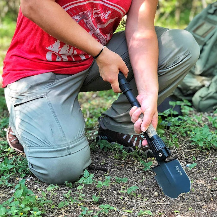 IUNIO Military Portable Folding Shovel 