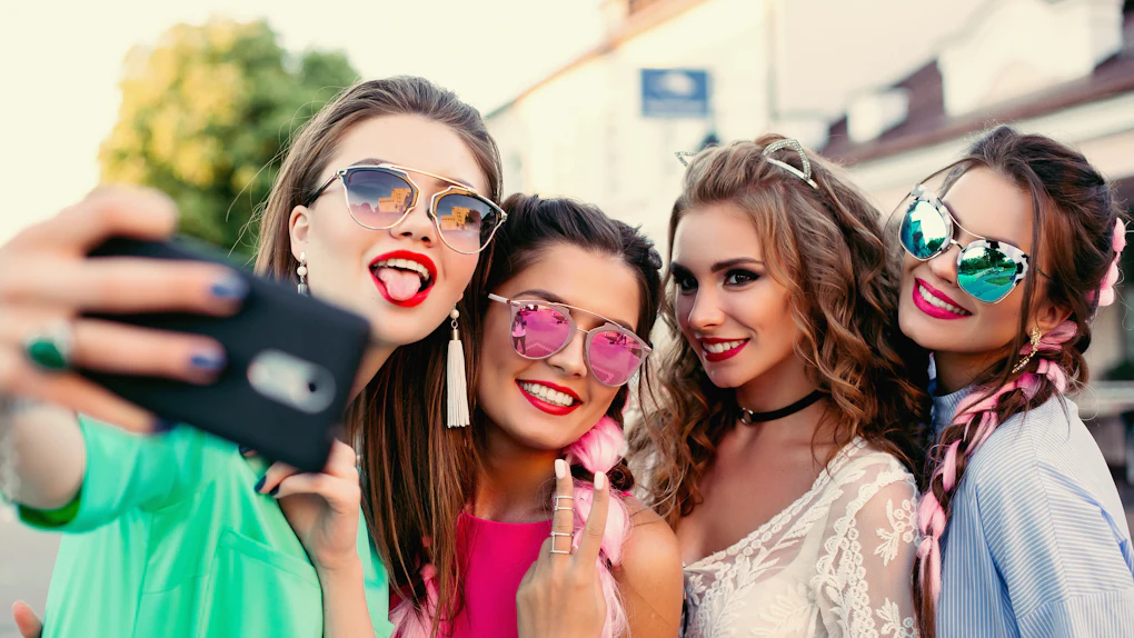 Képtalálat a következőre: „4 girl best friends pic”