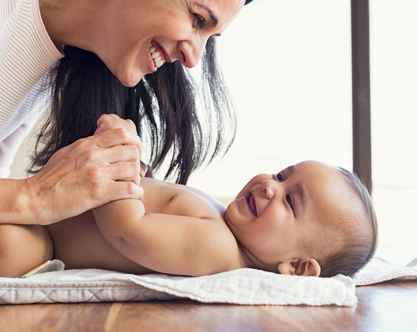 Baby boy smiling at mom in article about boys names that start with W.