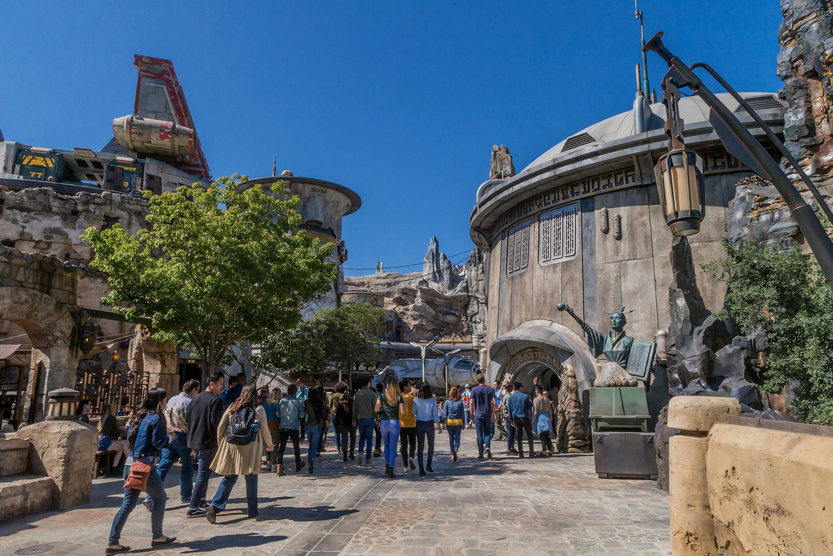 The Best Attractions In Star Wars: Galaxy's Edge At ...