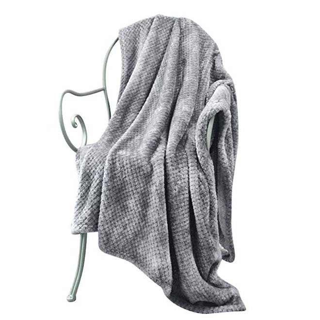 LEWONDER Flannel Fleece Throw Blanket