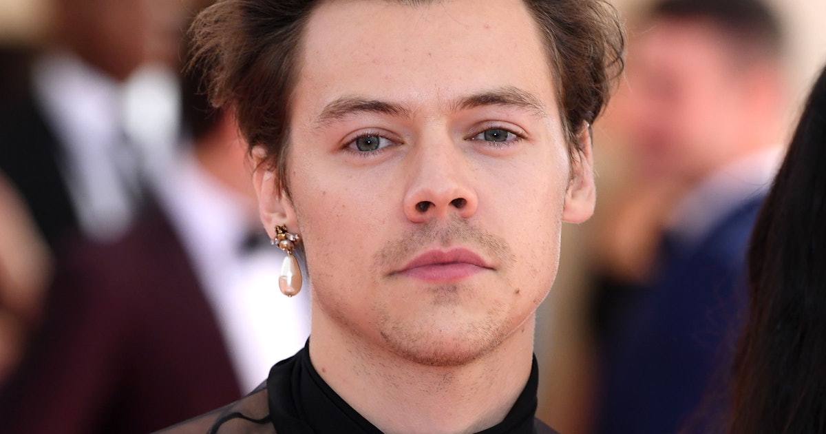 Harry Styles Pearl Earring At The 2019 Met Gala Is Still Fully In Stock At Gucci Right Now
