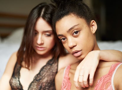 Smothered in a Relationship: 37 Signs & Ways to Stop Feeling Suffocated