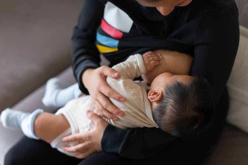 6 Tips On Weaning Your Baby When You're Breastfeeding Him to Sleep (Yes