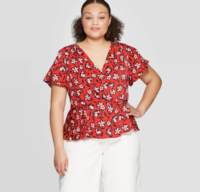 Who What Wear Women's Plus Size Floral Print Short Flutter Sleeve V-Neck Wrap Top