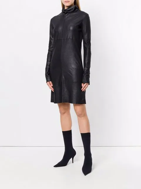 Jennifer Aniston's Leather Mini Dress Is Surprisingly Perfect For Warmer  Weather