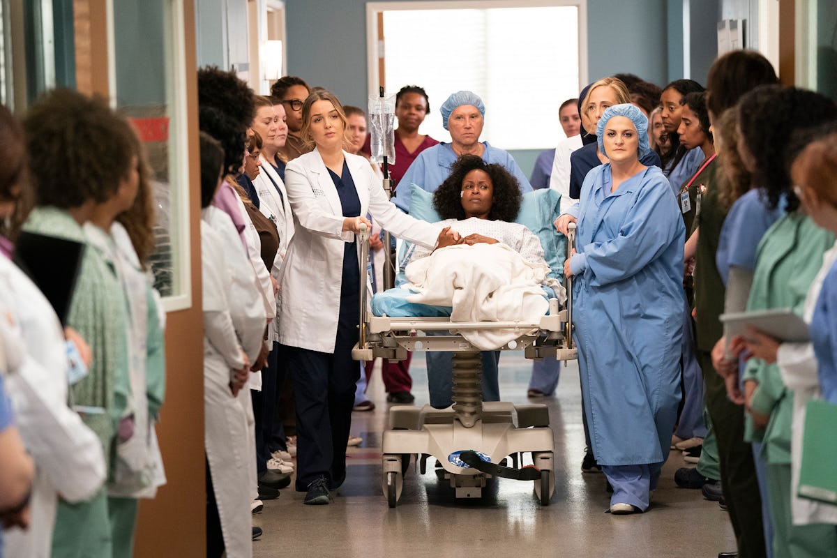 This Detail About ‘Grey’s Anatomy’s' “Army Of Awesome” Make The Scene