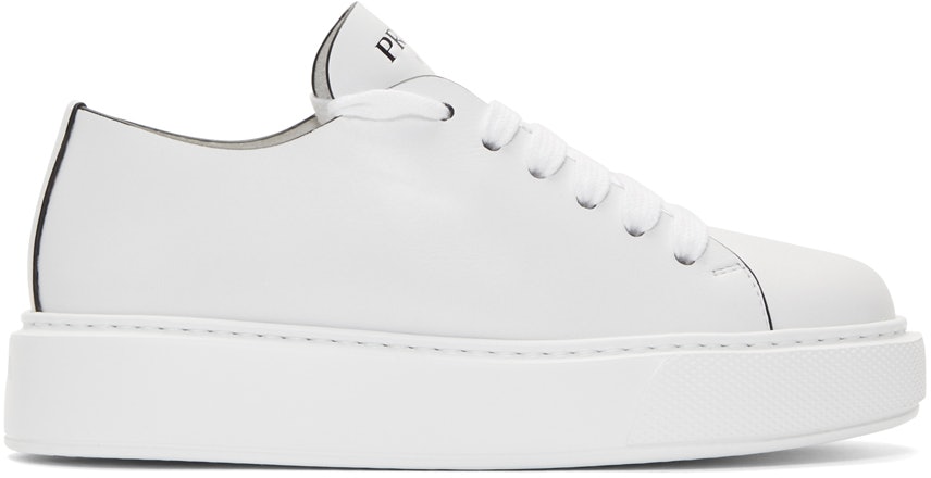 20 White Sneaker Outfits You'll Want To 