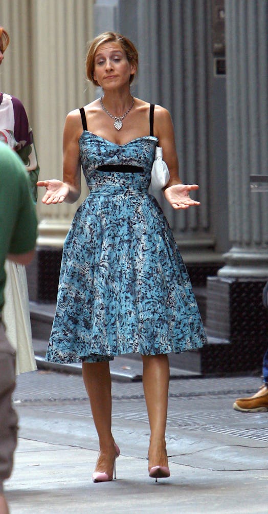Carrie Bradshaw outfit: floral dress